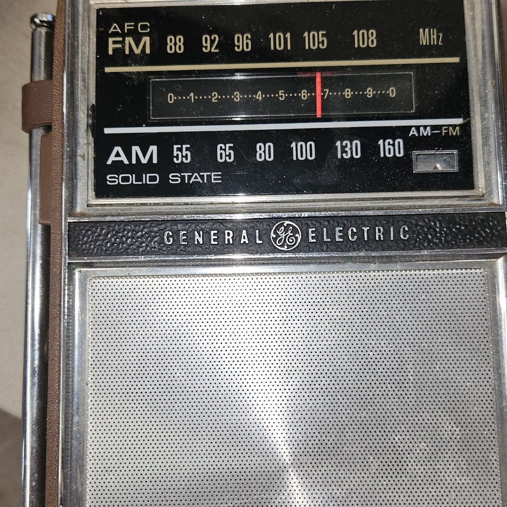 General Electric AM/FM Portable Radio in Silver and Brown